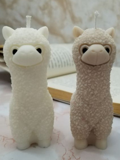 Candela artigianale a forma di Alpaca - LumiHer