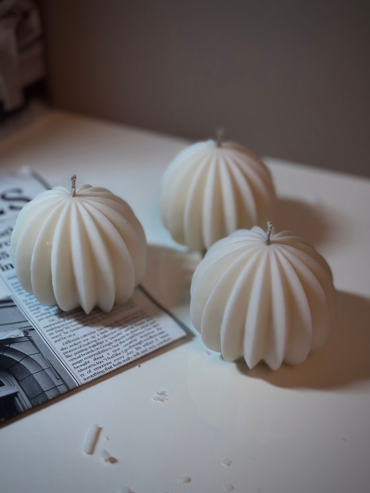 Candela Artigianale "Globe" - Ambra e Tabacco - LumiHer