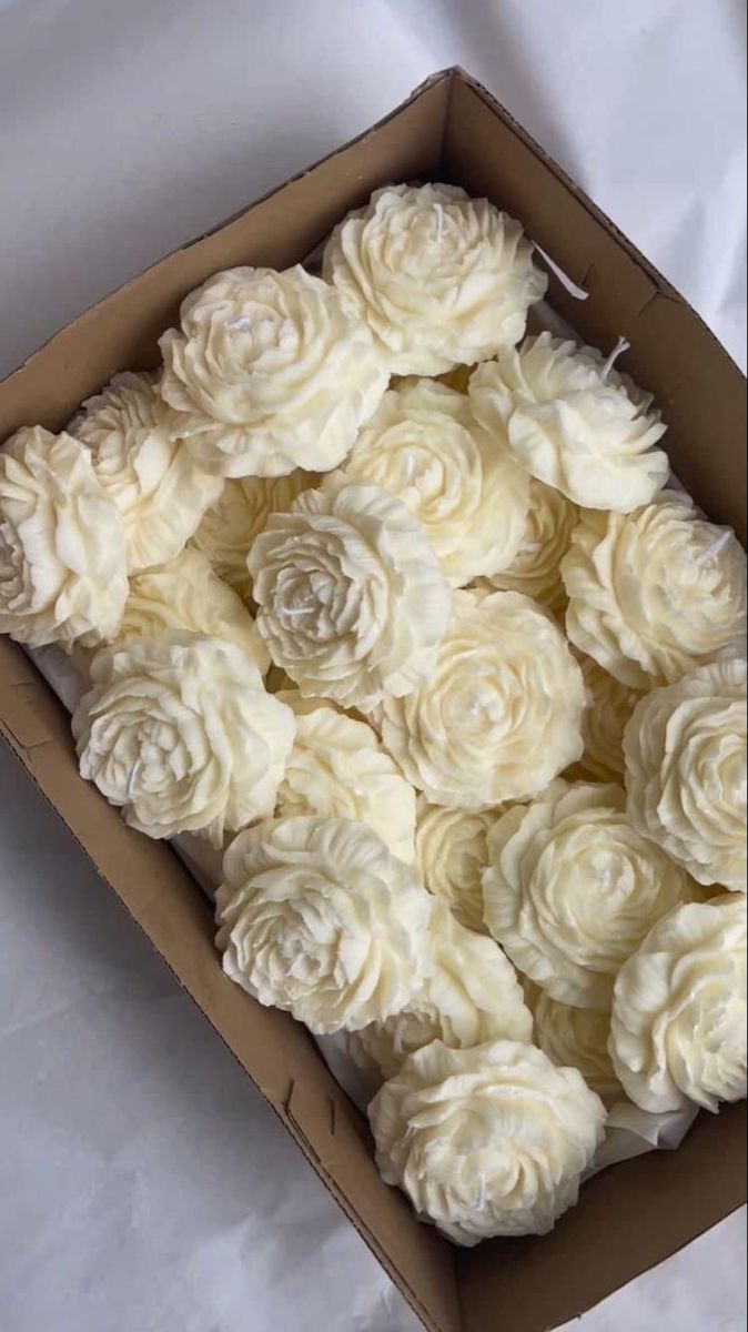 Candela artigianale a forma di Peonia - LumiHer