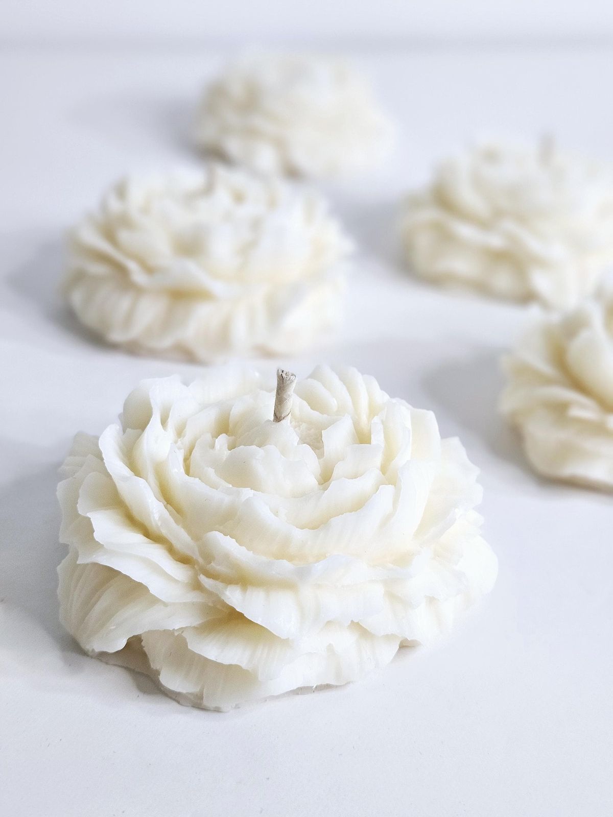 Candela artigianale a forma di Peonia - LumiHer