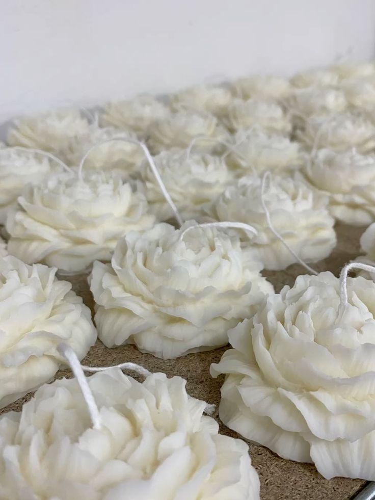 Candela artigianale a forma di Peonia - LumiHer